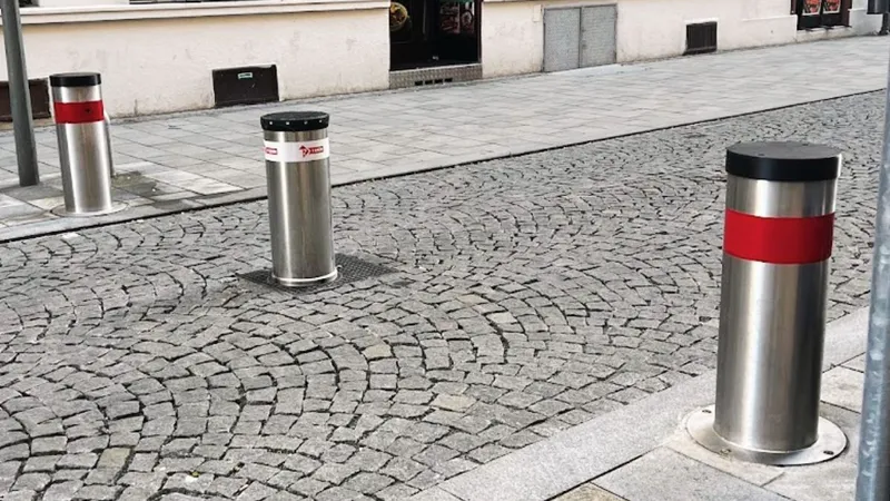 Sloupky v centru Brna: od tolerance k fyzické bariéře