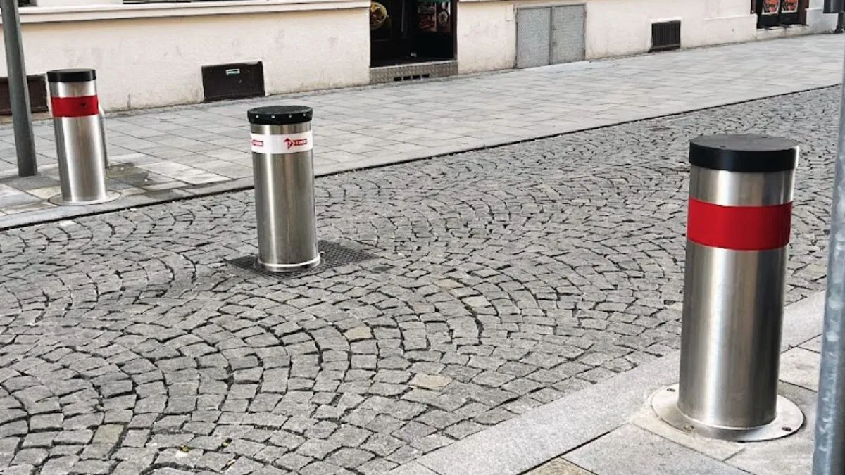 Sloupky v centru Brna: od tolerance k fyzické bariéře