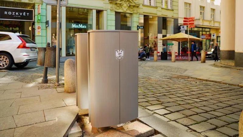 Koše po dvaceti letech: centrum Brna mění mobiliář za miliony