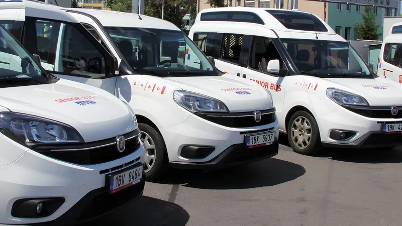 Seniorbus jezdí v Brně deset let. Kapacita pořád nestačí